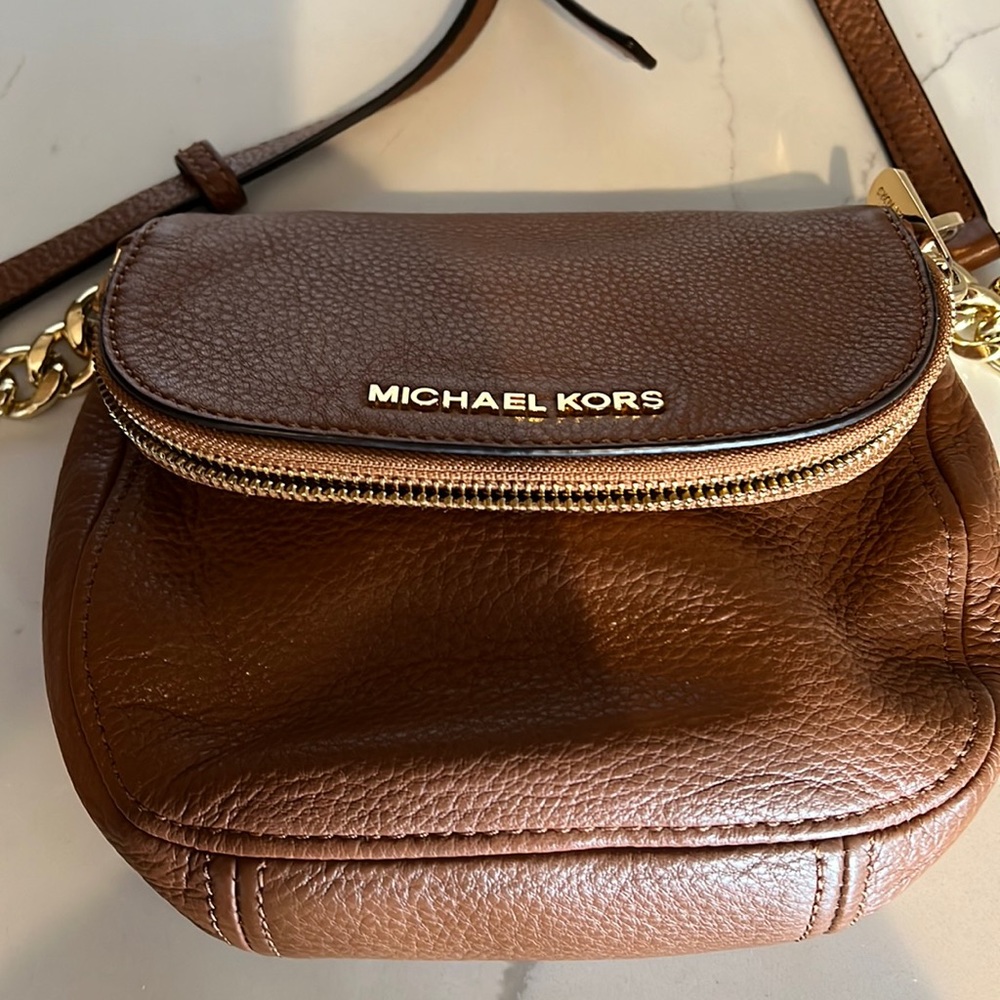 Michael Kors great little travel purse. In excellent condition